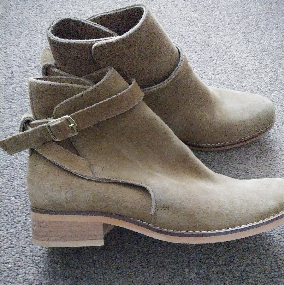 Urban Outfitters Sabine Buckle Wrap Ankle Boot